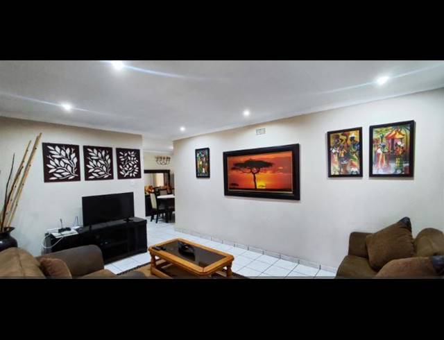 8 BEDROOM HOUSE FOR SALE IN VAN RIEBEECK PARK